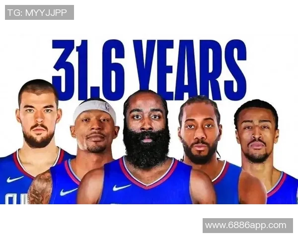 快船训练营首日盛况：灯泡组合同框小卡与比尔携手出击