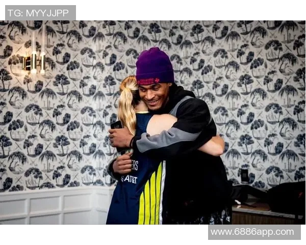 梦幻联动康大校友卡斯尔与佩奇携手共庆最佳新秀获奖人合影留念 梦幻联动康大校友卡斯尔与佩奇携手共庆最佳新秀获奖人合影留念